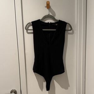 ALICE + OLIVIA Sleeveless Plunge Neck Bodysuit
